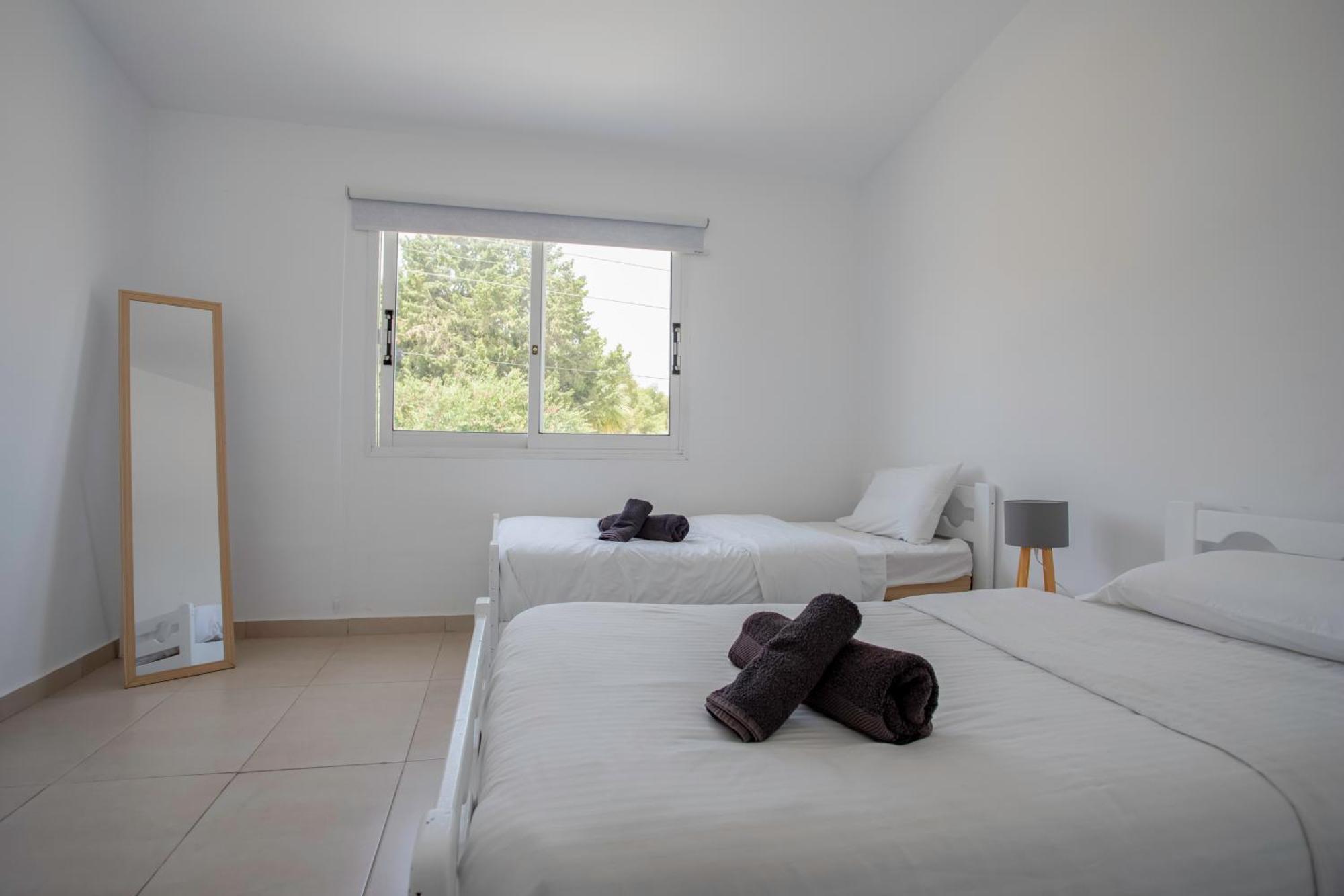 2bd Garden Holiday home