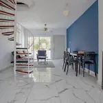 2Bd Garden Apartment