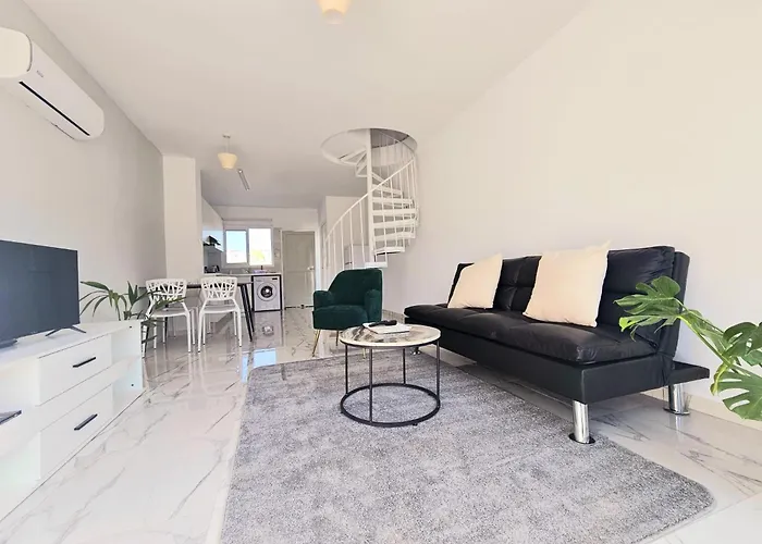 2Bd Garden Apartment